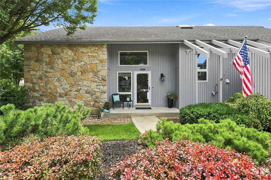828 SW Lighthouse Point, Lee's Summit, MO 64082
