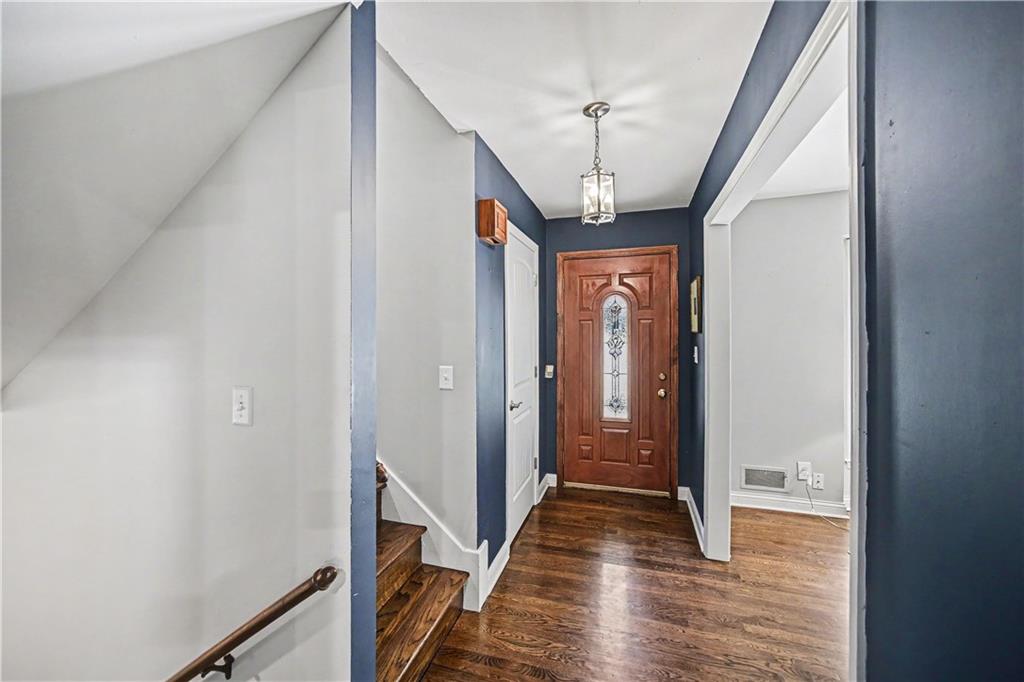 7419 Booth St, Prairie Village, KS 66208