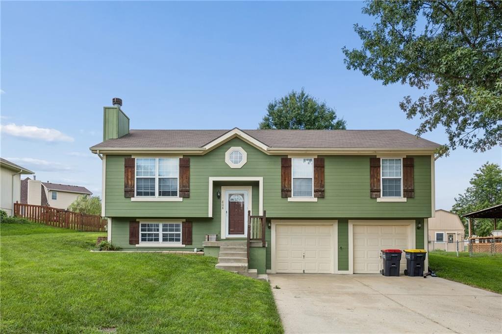808 Pine Crest Ave, Kearney, MO 64060
