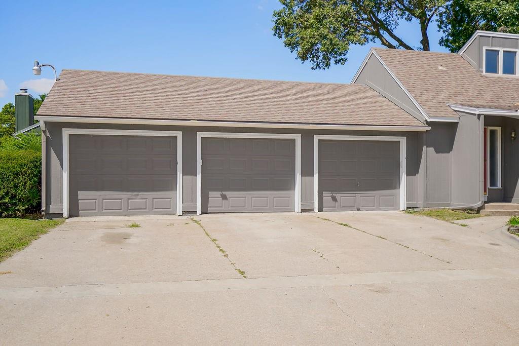 1028 NW 70th Ct, Kansas City, MO 64118