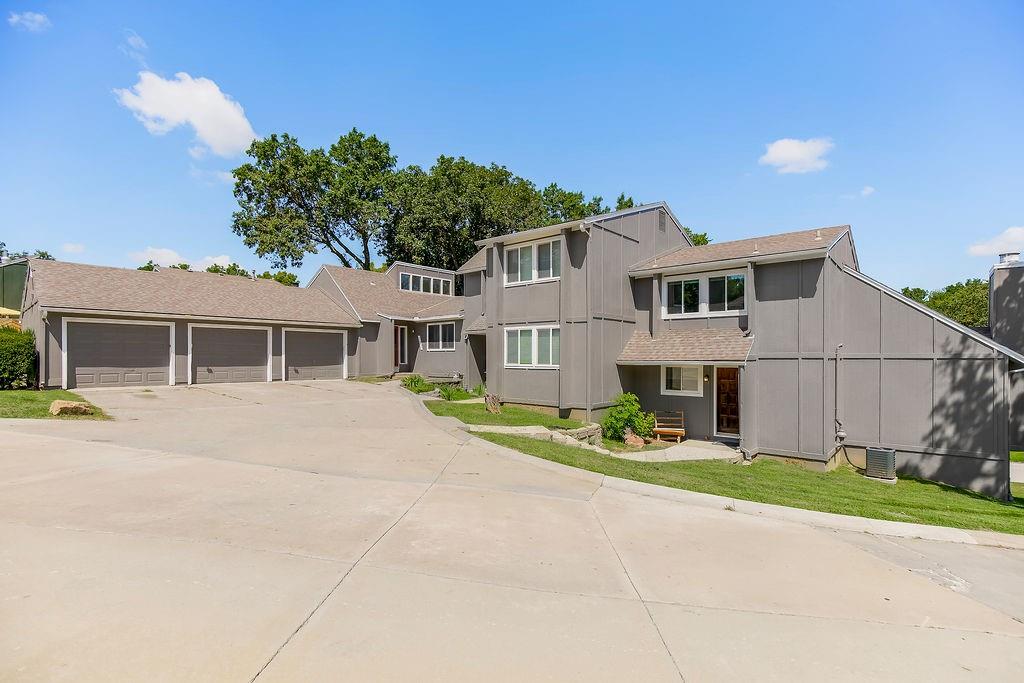1028 NW 70th Ct, Kansas City, MO 64118
