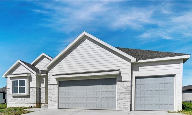 17404 Gillette St, Overland Park, KS 66221