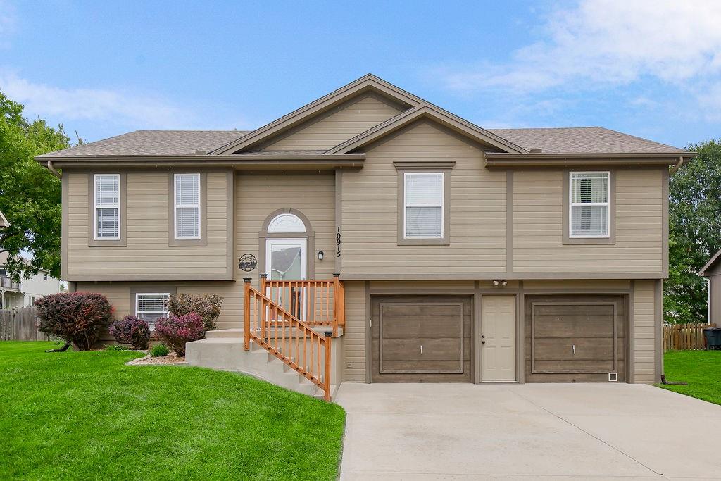 10915 N Skiles Ct, Kansas City, MO 64157
