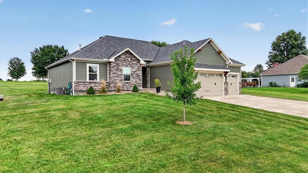 20821 S Jefferson Pw, Pleasant Hill, MO 64080