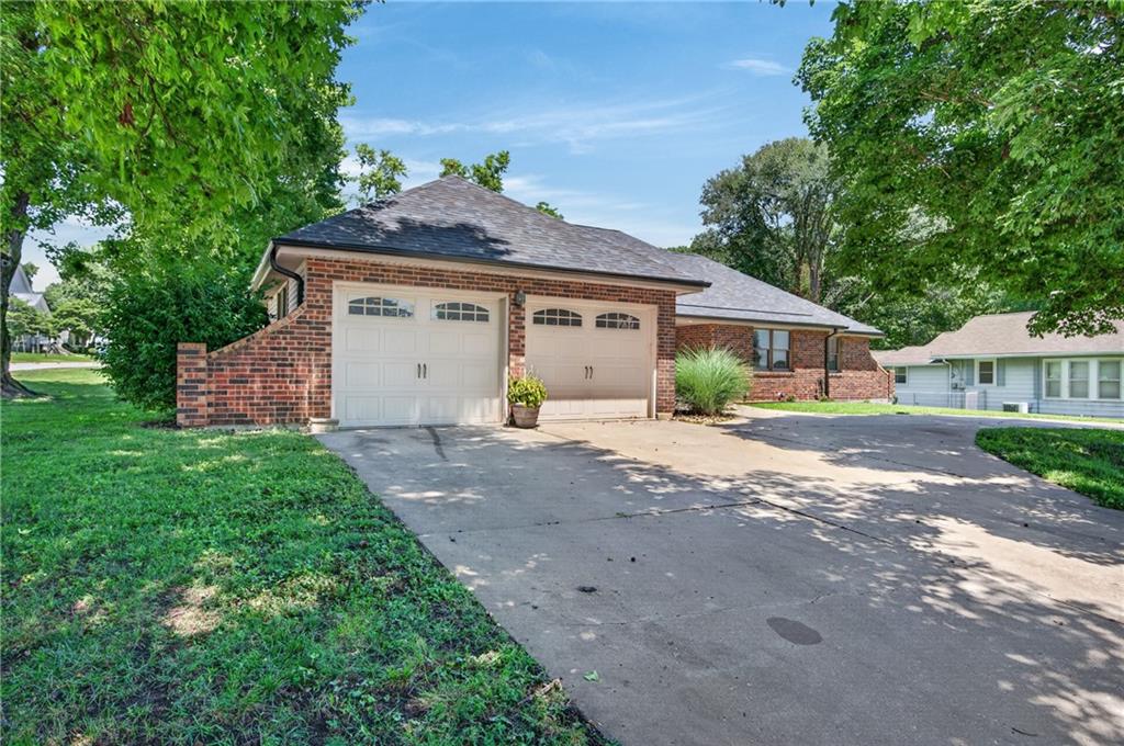 101 E Buford St, Wellington, MO 64097