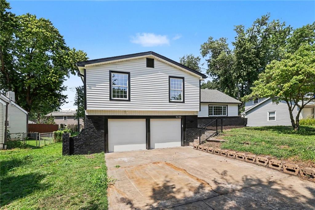 9248 Switzer St, Overland Park, KS 66214