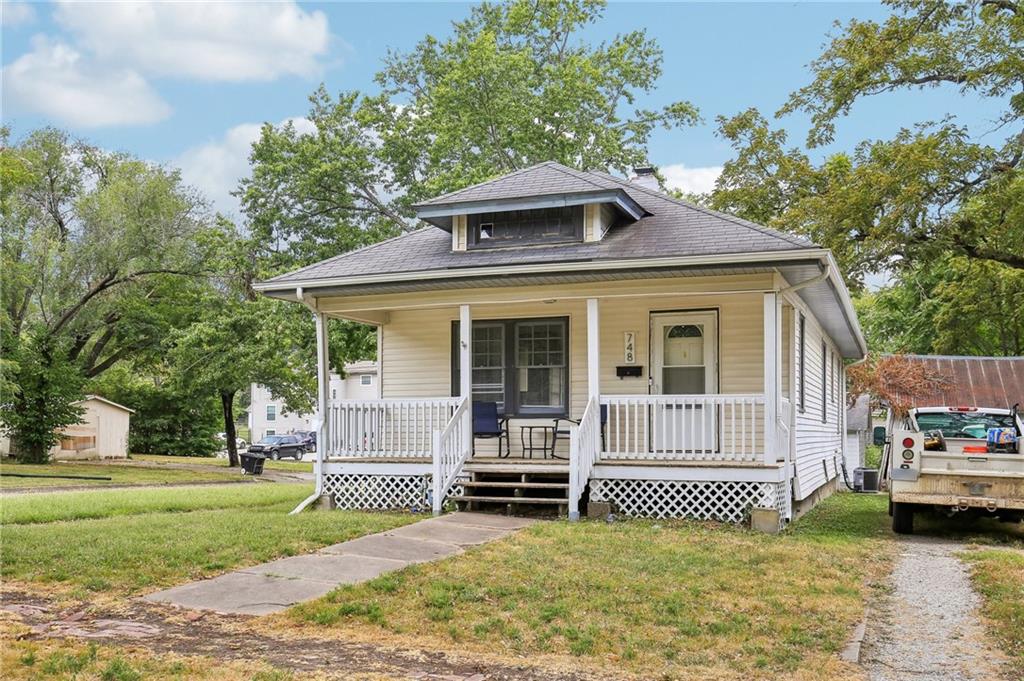 748 S Poplar St, Ottawa, KS 66067