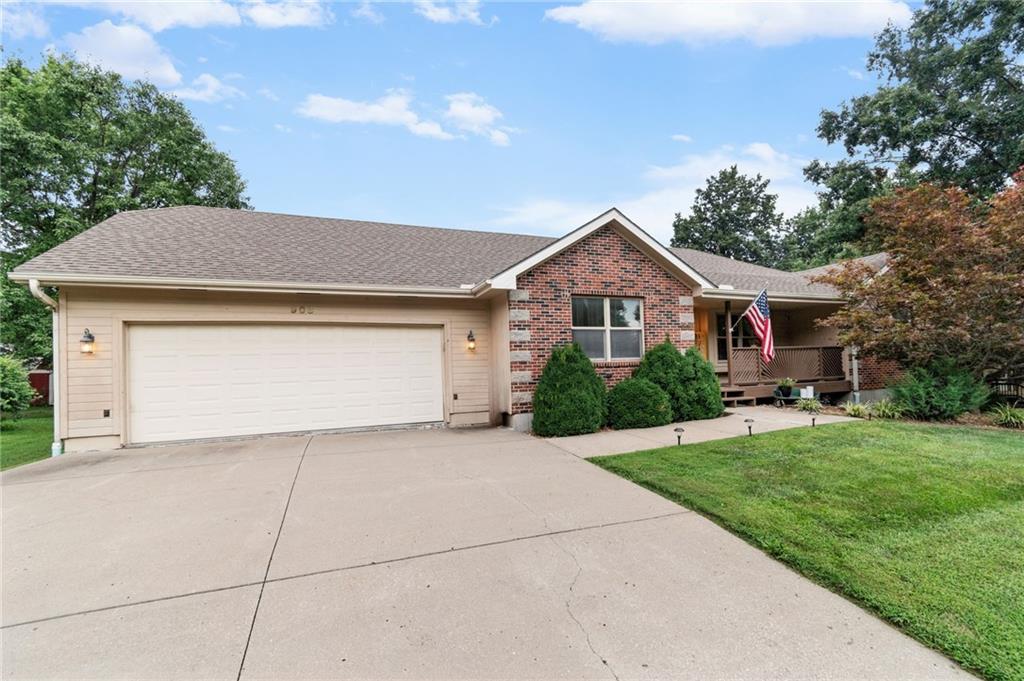 903 N Chestnut St, Cameron, MO 64429