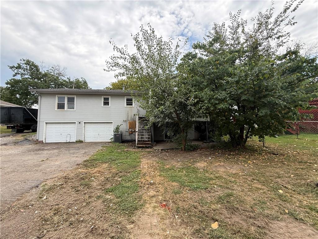 403 Monterey St, Clinton, MO 64735