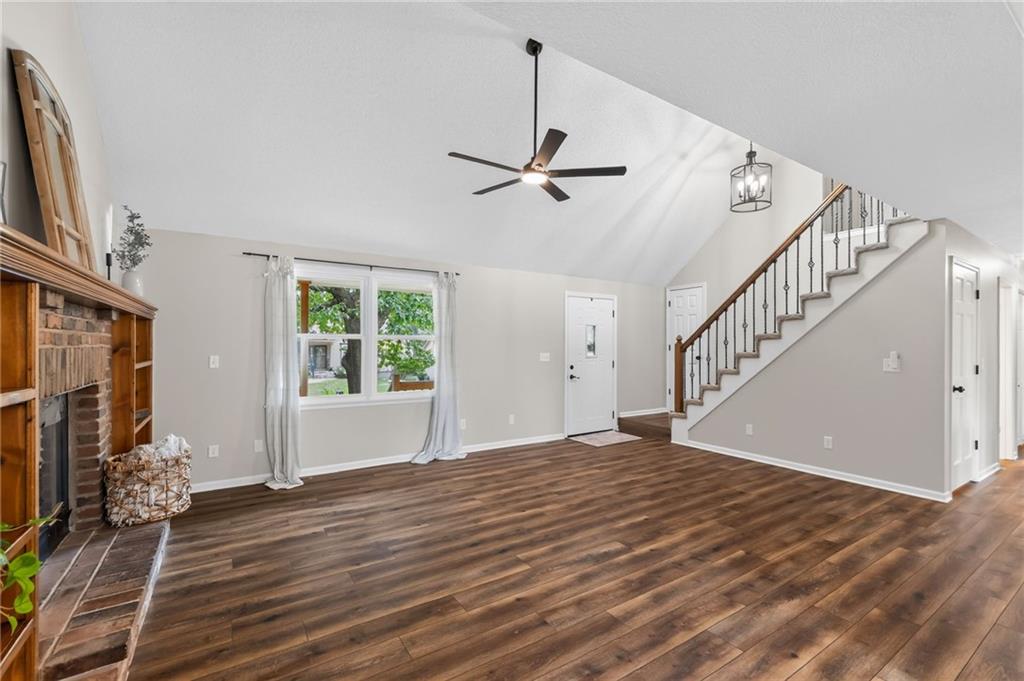 1109 NW Forest Dr, Blue Springs, MO 64015