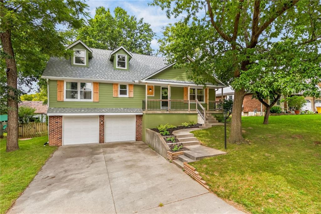 1109 NW Forest Dr, Blue Springs, MO 64015