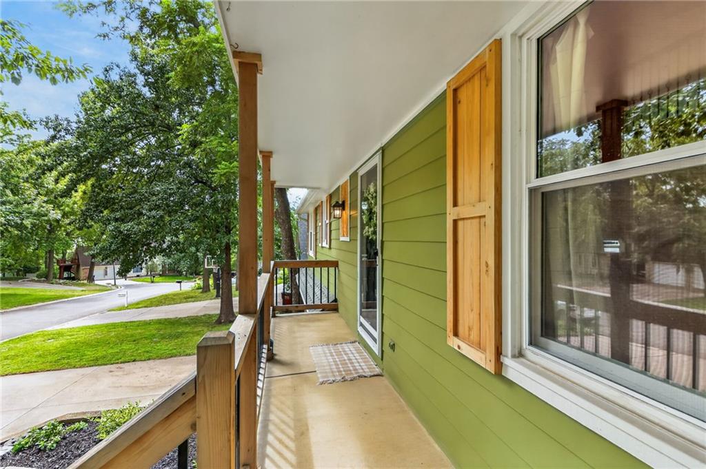 1109 NW Forest Dr, Blue Springs, MO 64015