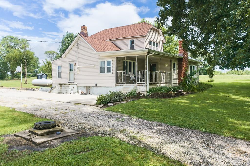 18500 Hollingsworth Rd, Tonganoxie, KS 66086