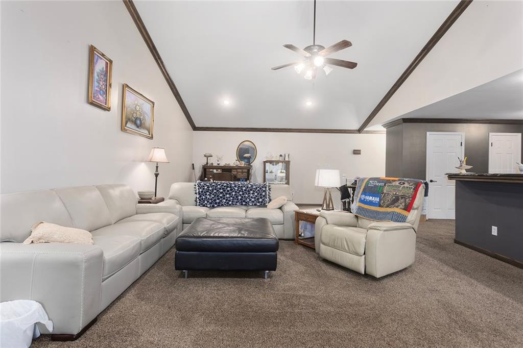 8010 Rock Creek Dr, Ozawkie, KS 66070