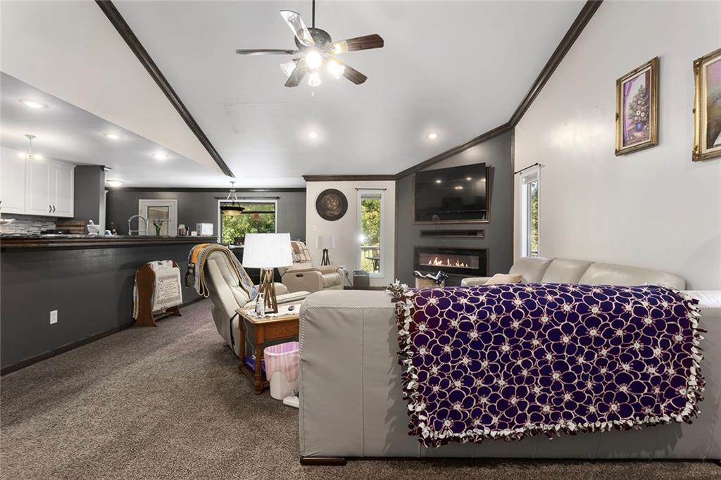 8010 Rock Creek Dr, Ozawkie, KS 66070