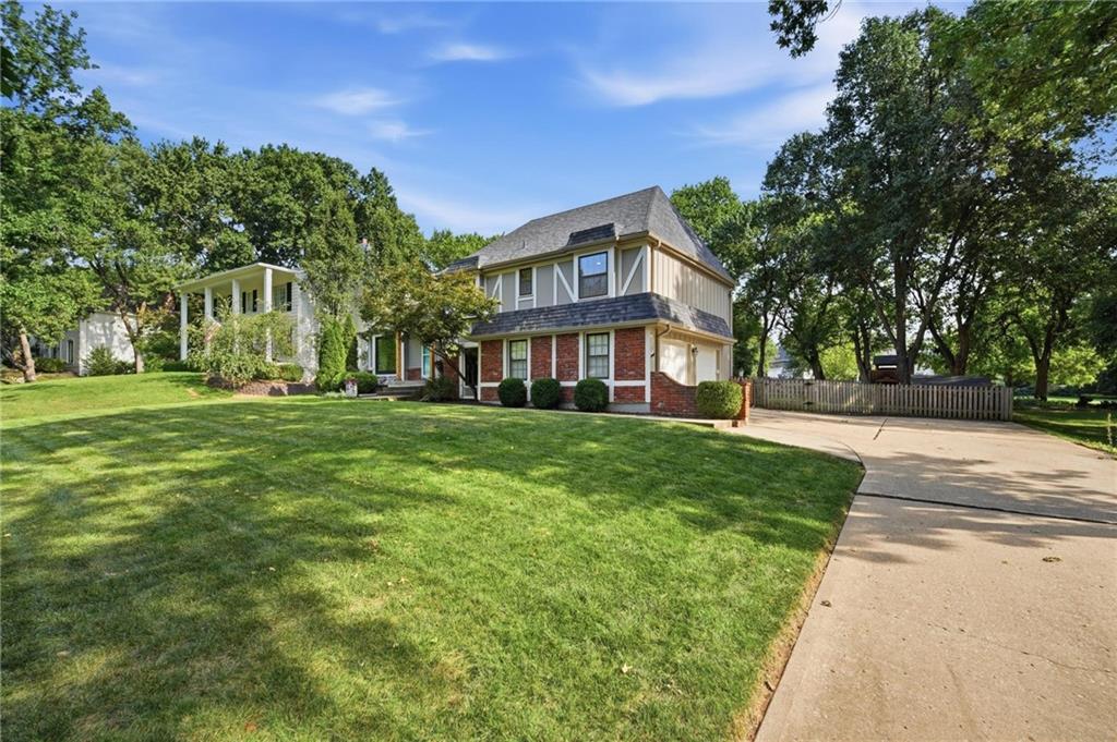 12860 Sagamore Rd, Leawood, KS 66209