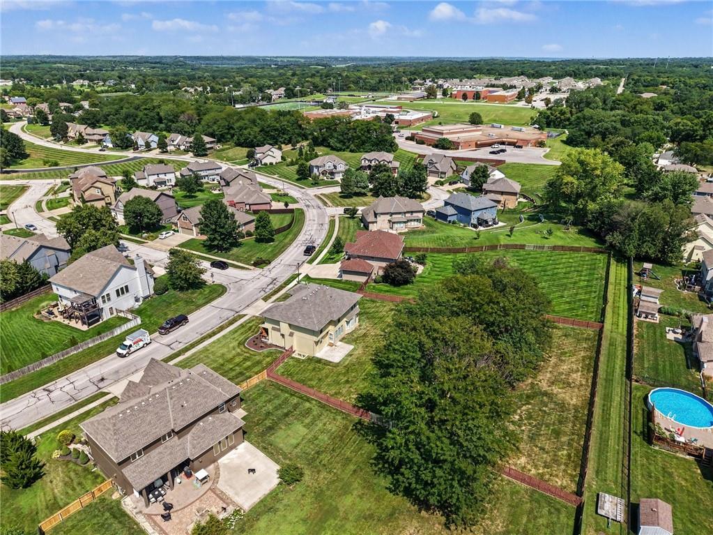 11043 Northridge Dr, Kansas City, KS 66109