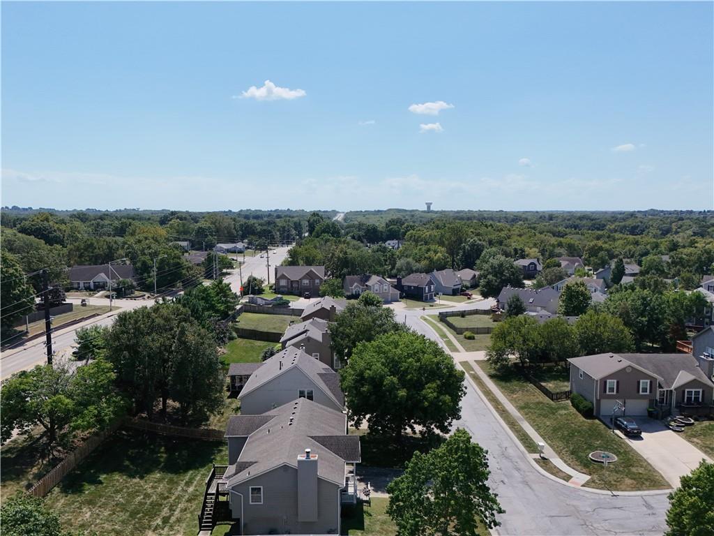 105 SW Tess Dr, Lee's Summit, MO 64081