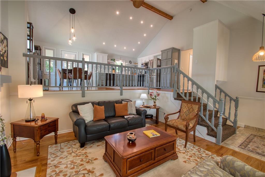 105 SW Tess Dr, Lee's Summit, MO 64081