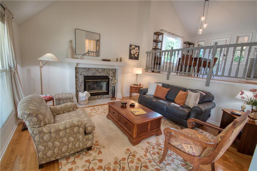 105 SW Tess Dr, Lee's Summit, MO 64081