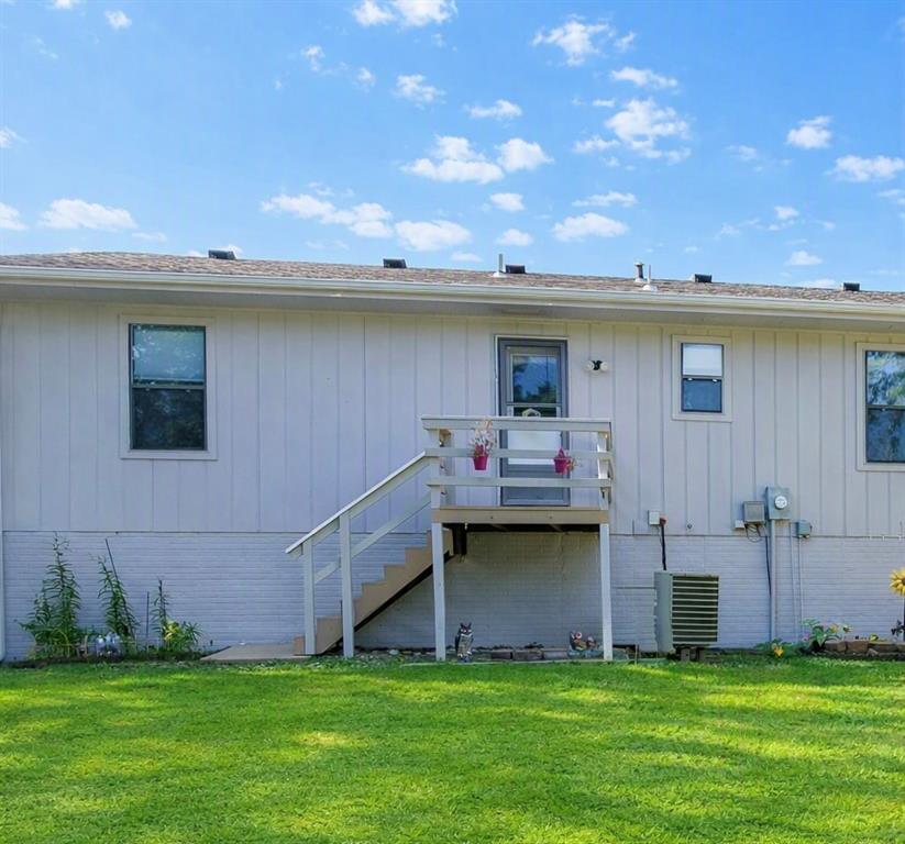 806 Covey Dr, Peculiar, MO 64078