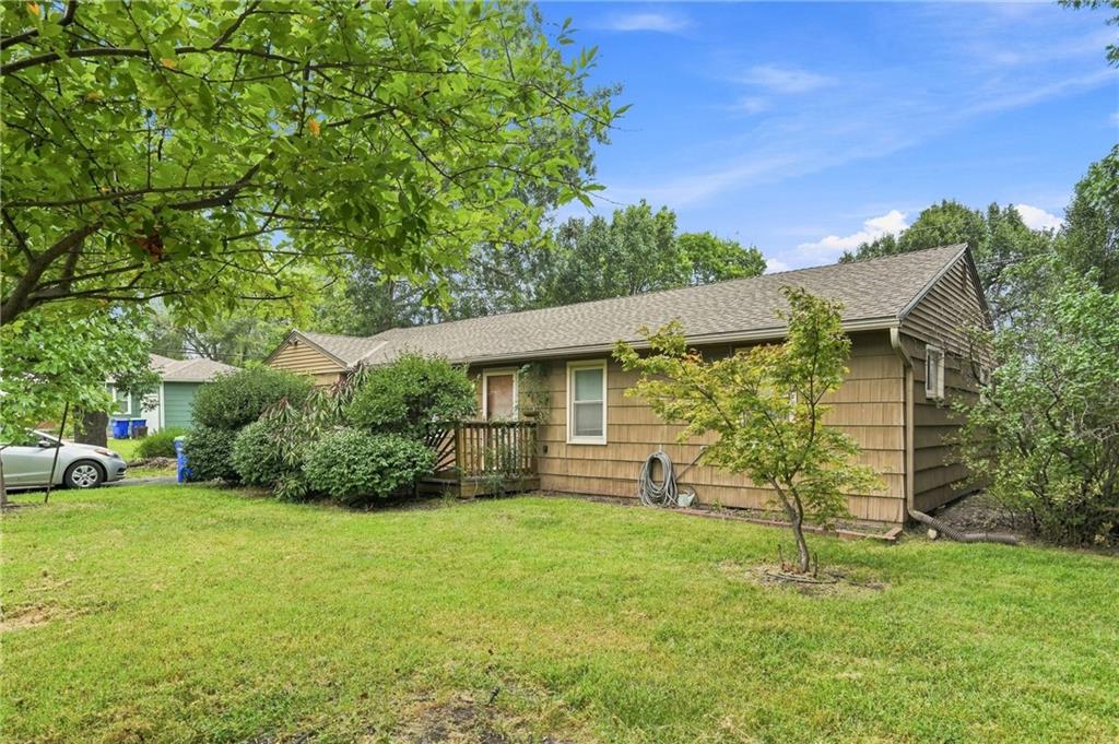 142 W Shawnee St, Gardner, KS 66030