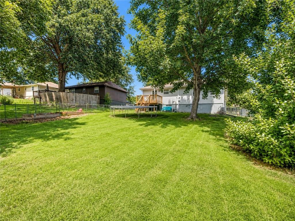 1209 NW Golfview Dr, Grain Valley, MO 64029