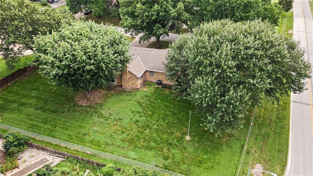 7030 Mill Creek Rd, Shawnee, KS 66217