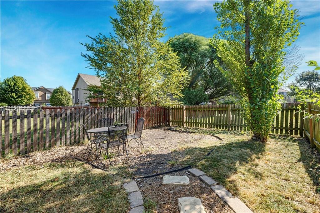 713 S Meadowbrook St, Gardner, KS 66030