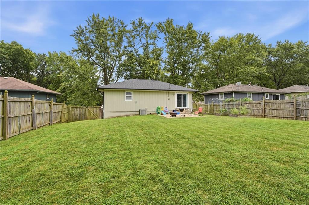 1005 NE Wien Ave, Blue Springs, MO 64014