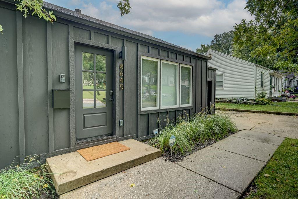 8645 Sleepy Hollow Rd, Kansas City, MO 64114