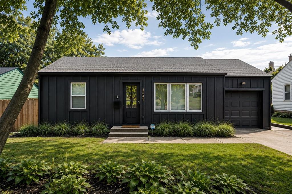 8645 Sleepy Hollow Rd, Kansas City, MO 64114