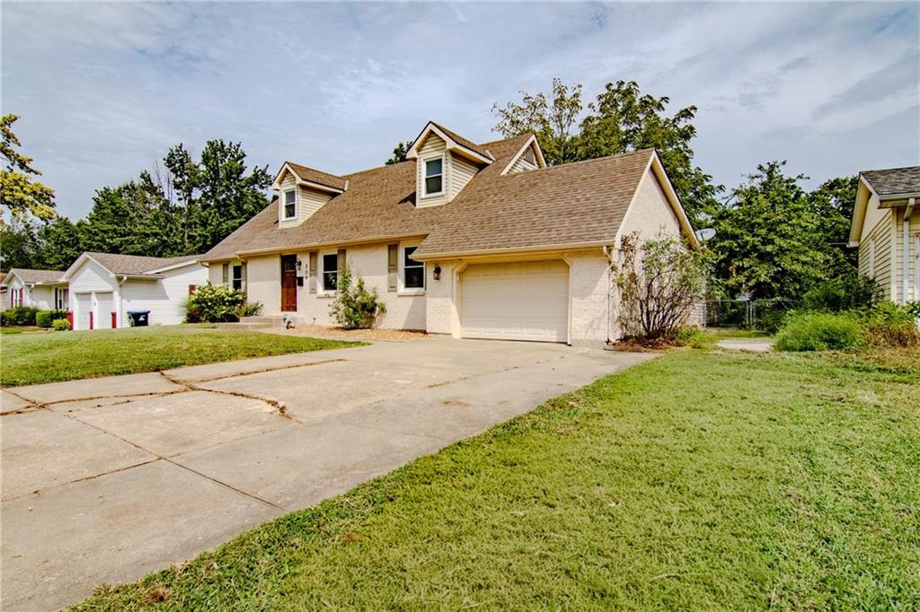 309 Hillcrest Dr, Warrensburg, MO 64093
