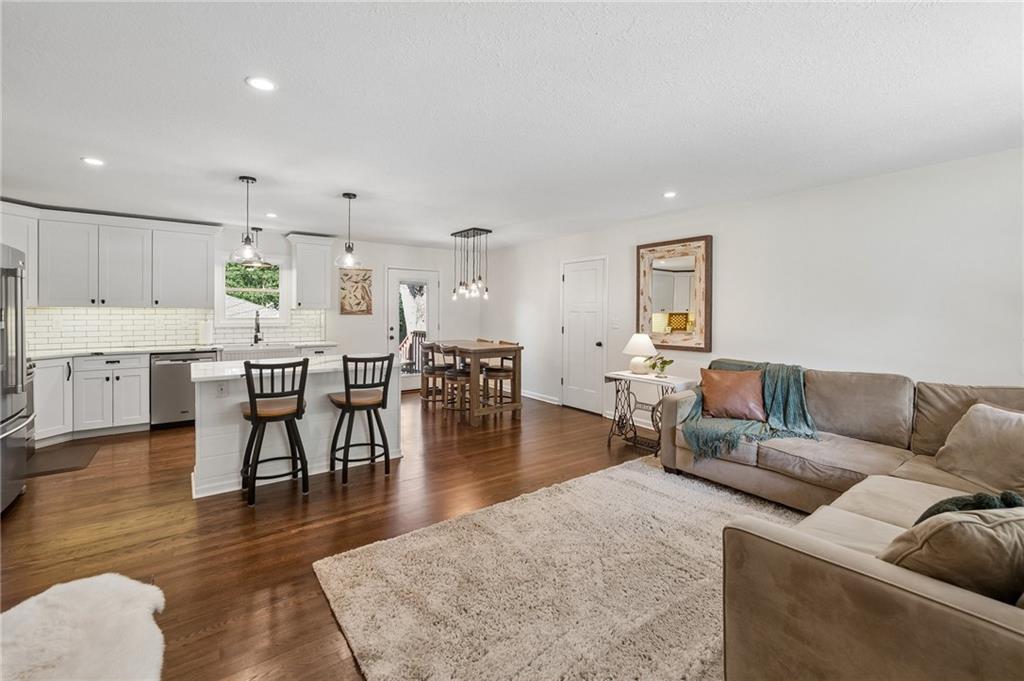 9006 Switzer St, Overland Park, KS 66214