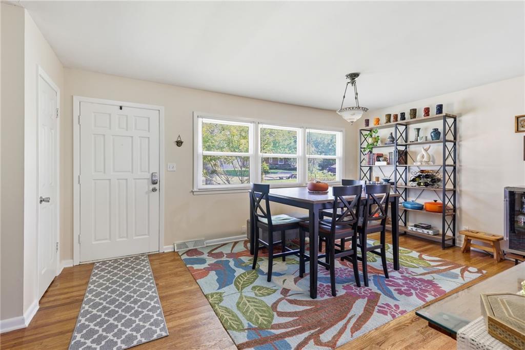 1607 NE 62nd Ter, Gladstone, MO 64118