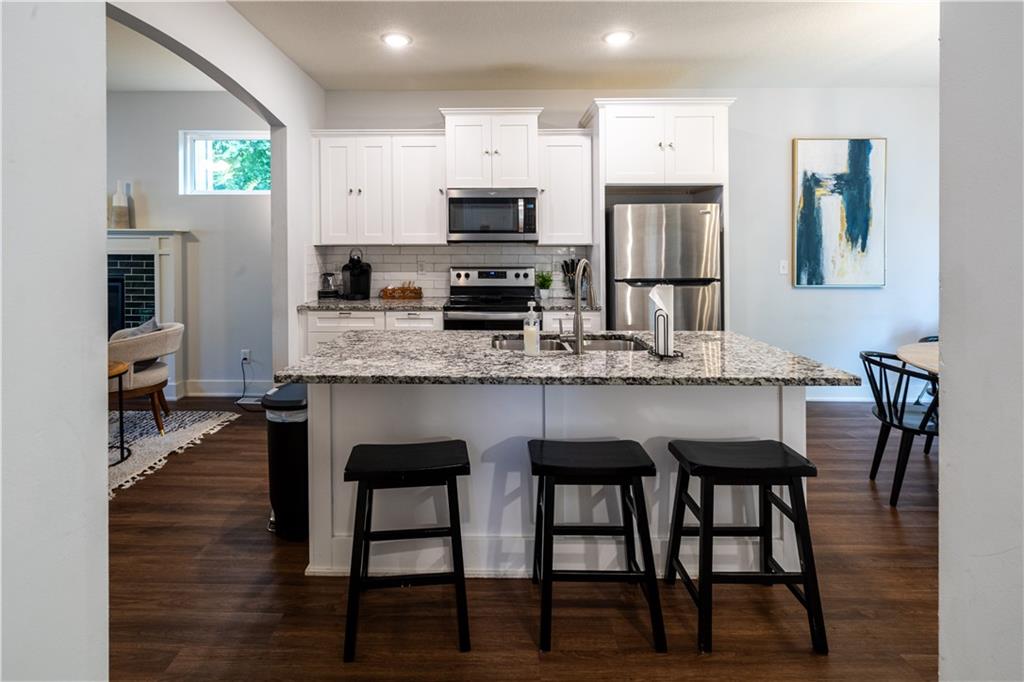 2202 N Woodsbury Rd, Independence, MO 64058
