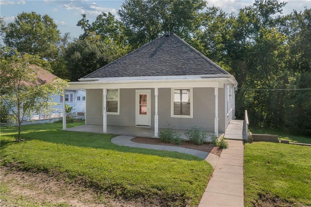 302 N Chestnut St, Forest City, MO 64451
