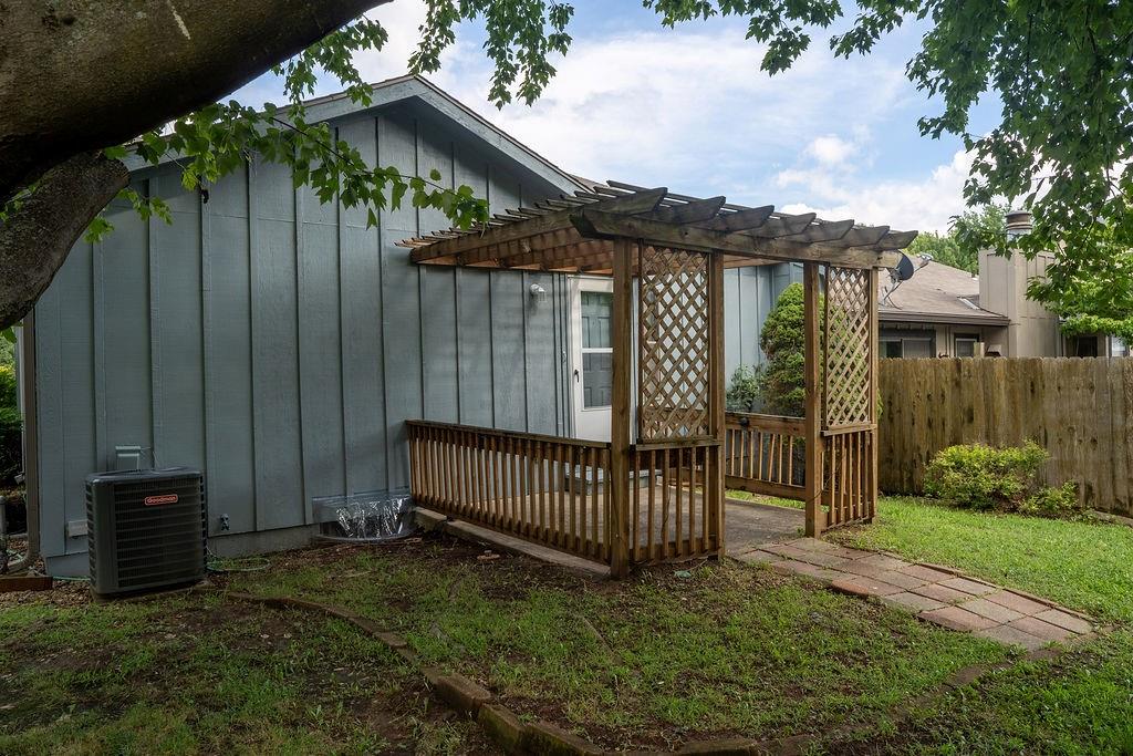 8316 N Virginia Ave, Kansas City, MO 64118