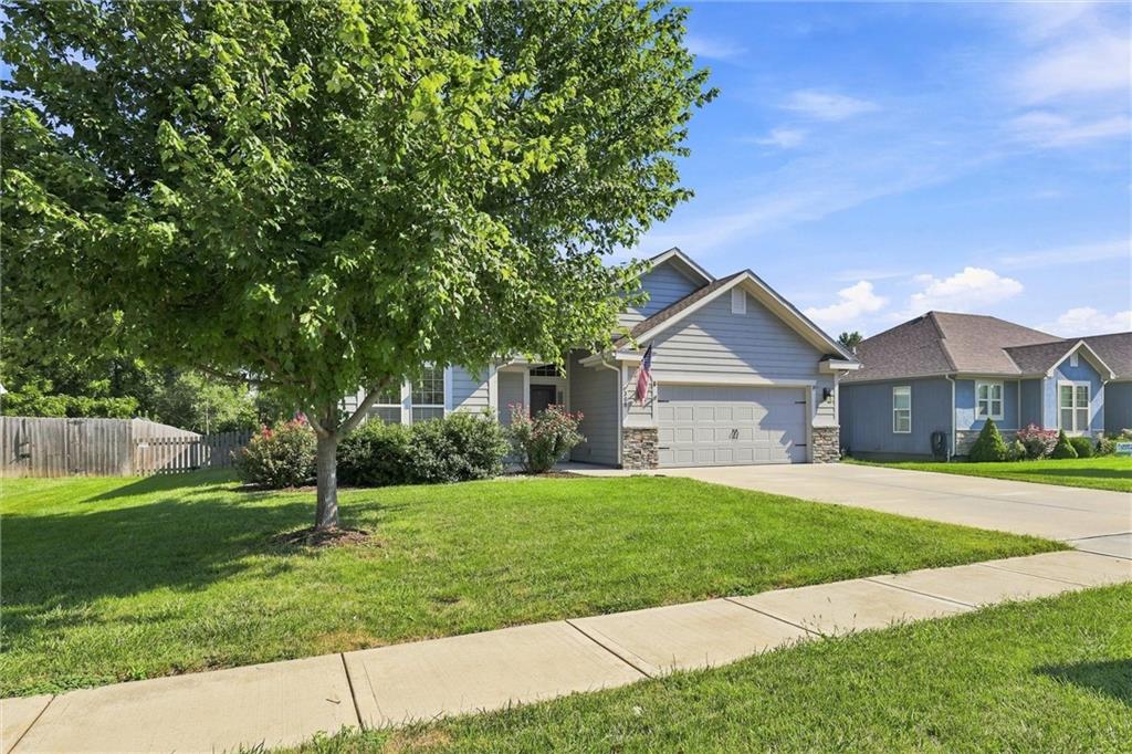 308 E Olive St, Raymore, MO 64083