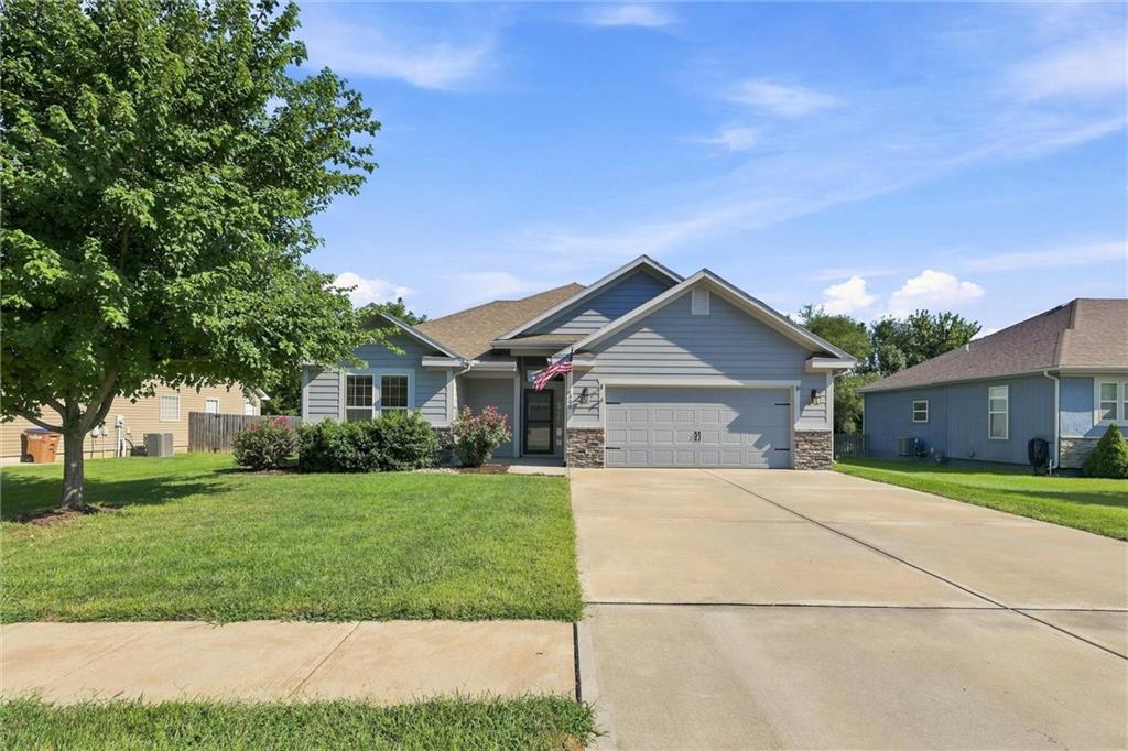 308 E Olive St, Raymore, MO 64083