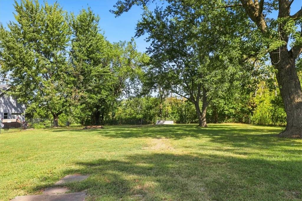 209 Maple St, Lathrop, MO 64465