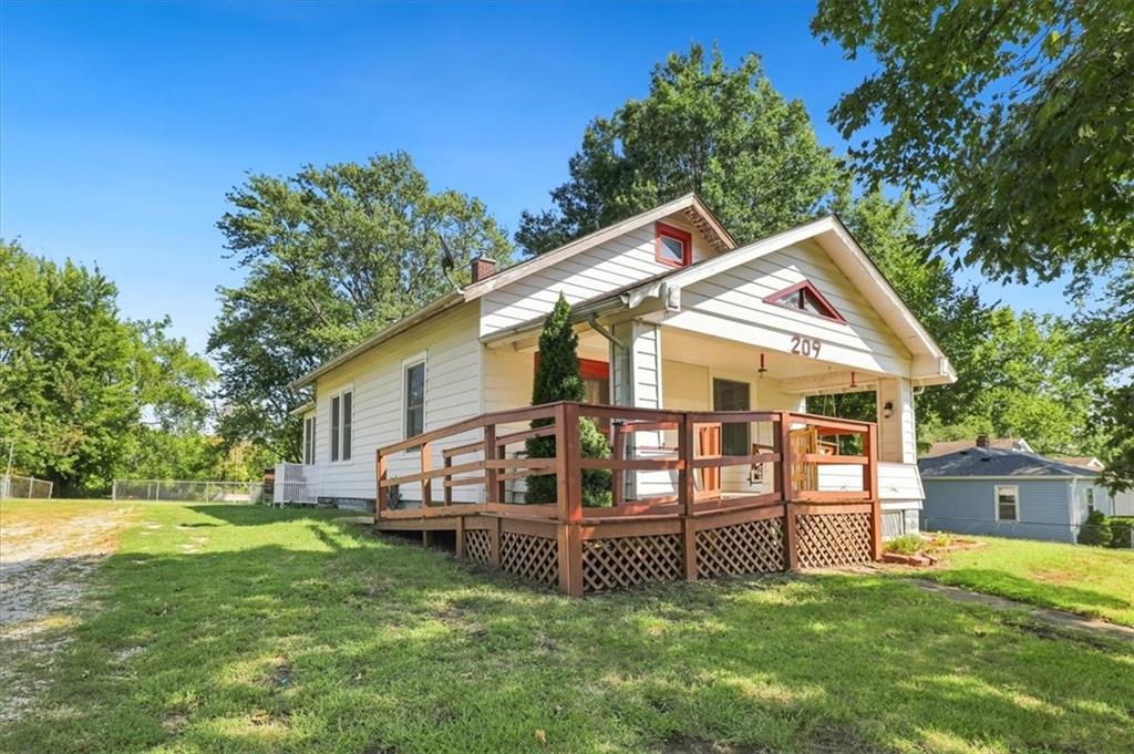 209 Maple St, Lathrop, MO 64465