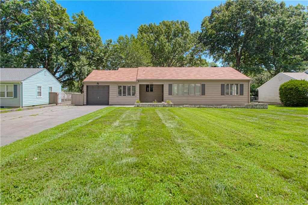 7249 Marty St, Overland Park, KS 66204