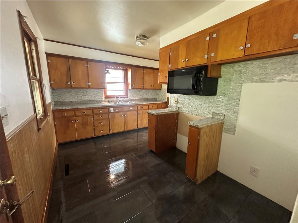 1906 S 22nd St, St Joseph, MO 64507