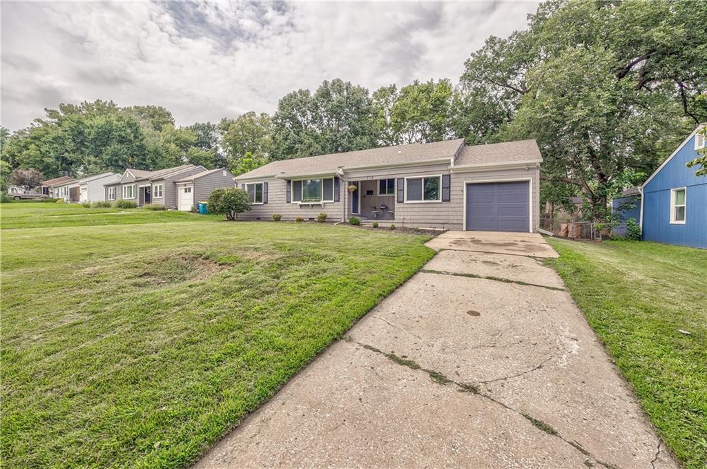 7114 W 72nd Ter, Overland Park, KS 66204