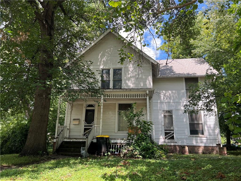 1207 W Chestnut St, Savannah, MO 64485