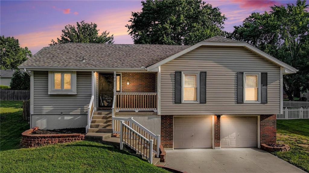 107 NW Leann Dr, Blue Springs, MO 64014