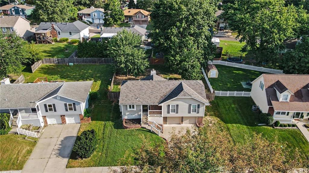 107 NW Leann Dr, Blue Springs, MO 64014