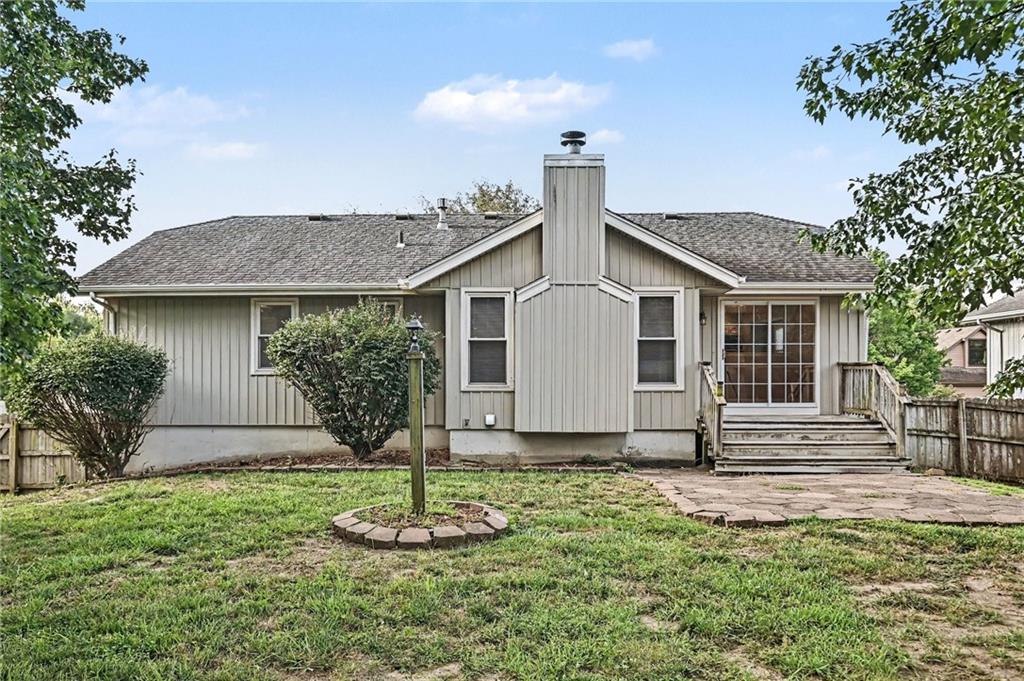 107 NW Leann Dr, Blue Springs, MO 64014