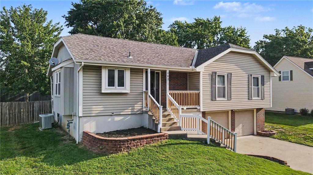 107 NW Leann Dr, Blue Springs, MO 64014